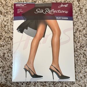 Hanes Silk Reflections Sheer Tights in Black